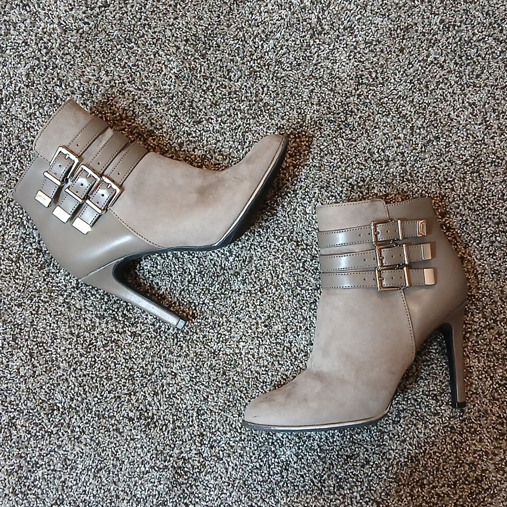 EUC Sam&Libby Ankle Booties size 6